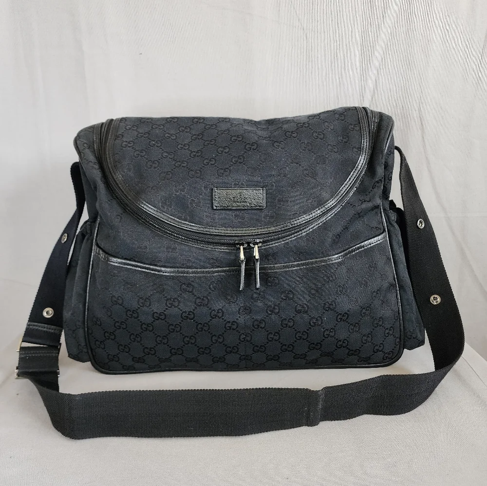 ✨️GUCCI GG Canvas Diaper Messenger Bag